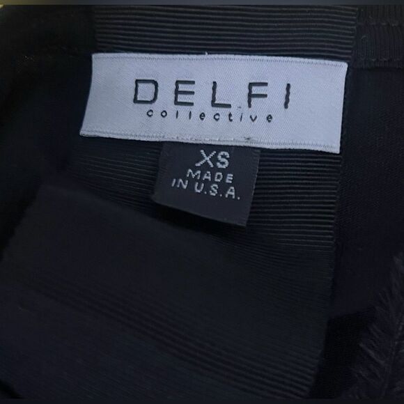 DELFI COLLECTIVE Black Feather Shoulder Detail Tee Top Size XS - Picture 5 of 6